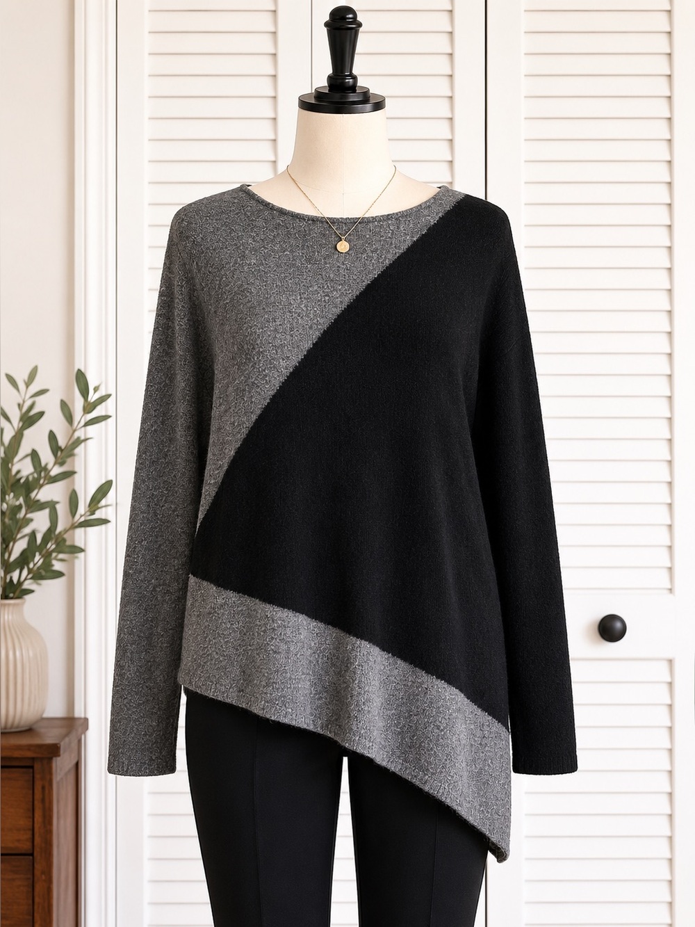 Joan Vass 100% Cashmere Colorblock Sweater Gray Black Asymmetrical Hem Size L